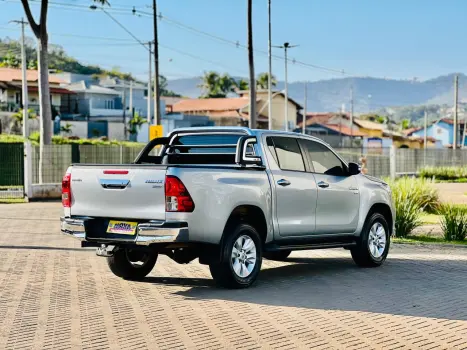 TOYOTA Hilux Caminhonete 2.7 16V 4P SRV FLEX CABINE DUPLA AUTOMTICO, Foto 3