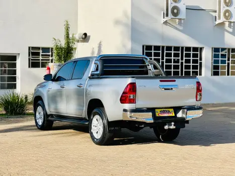 TOYOTA Hilux Caminhonete 2.7 16V 4P SRV FLEX CABINE DUPLA AUTOMTICO, Foto 4