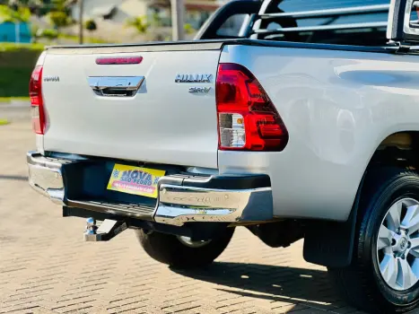 TOYOTA Hilux Caminhonete 2.7 16V 4P SRV FLEX CABINE DUPLA AUTOMTICO, Foto 14