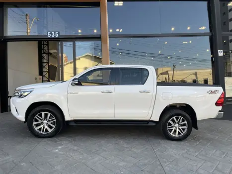 TOYOTA Hilux Caminhonete 2.8 16V SRX 4X4 TURBO DIESEL CABINE DUPLA AUTOMTICO, Foto 9