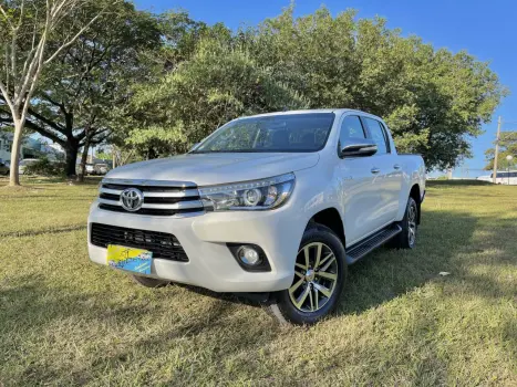 TOYOTA Hilux Caminhonete 2.8 16V SRX 4X4 TURBO DIESEL CABINE DUPLA AUTOMTICO, Foto 2