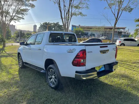 TOYOTA Hilux Caminhonete 2.8 16V SRX 4X4 TURBO DIESEL CABINE DUPLA AUTOMTICO, Foto 3