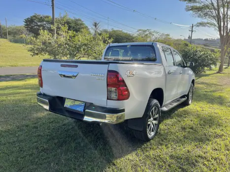 TOYOTA Hilux Caminhonete 2.8 16V SRX 4X4 TURBO DIESEL CABINE DUPLA AUTOMTICO, Foto 4