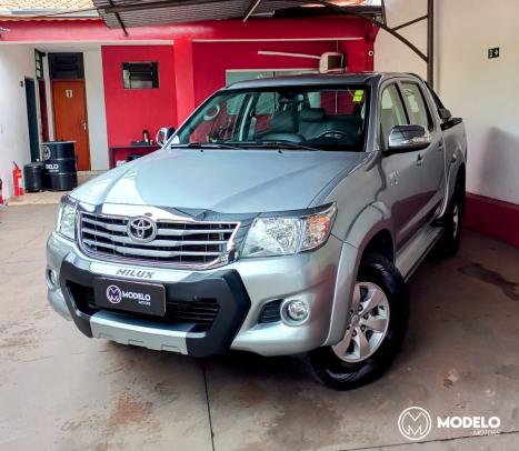 TOYOTA Hilux Caminhonete 2.7 16V 4P SRV FLEX 4X4  CABINE DUPLA AUTOMTICO, Foto 2