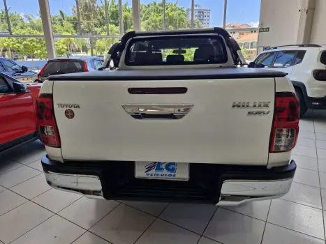 TOYOTA Hilux Caminhonete 2.8 16V SRV 4X4 DIESEL CABINE DUPLA AUTOMTICO, Foto 9