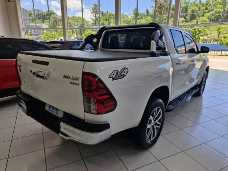 TOYOTA Hilux Caminhonete 2.8 16V SRV 4X4 DIESEL CABINE DUPLA AUTOMTICO, Foto 10