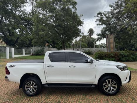 TOYOTA Hilux Caminhonete 2.8 16V SRX 4X4 TURBO DIESEL CABINE DUPLA AUTOMTICO, Foto 8