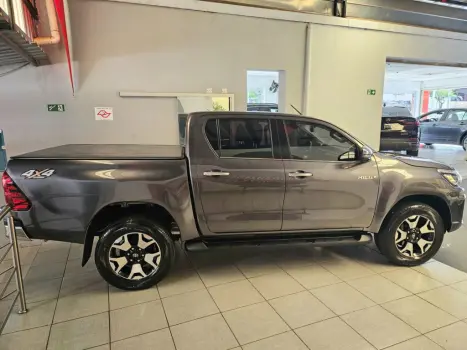 TOYOTA Hilux Caminhonete 2.8 16V SRX 50 ANOS 4X4 TURBO DIESEL CABINE DUPLA AUTOMTICO, Foto 4