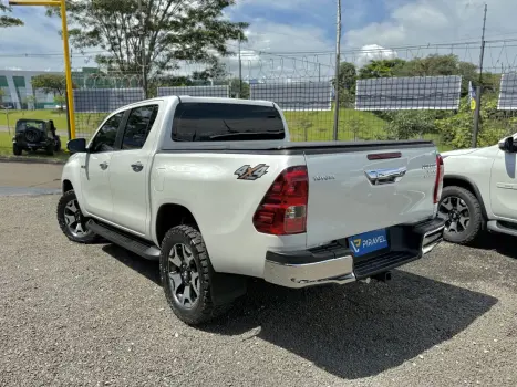 TOYOTA Hilux Caminhonete 2.8 16V SRX 50 ANOS 4X4 TURBO DIESEL CABINE DUPLA AUTOMTICO, Foto 4