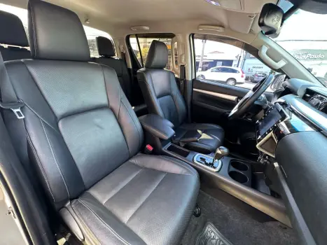 TOYOTA Hilux Caminhonete 2.8 16V SRX 4X4 TURBO DIESEL CABINE DUPLA AUTOMTICO, Foto 12