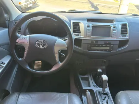 TOYOTA Hilux Caminhonete 3.0 16V 4P 4X4 SRV TURBO DIESEL CABINE DUPLA AUTOMTICO, Foto 14