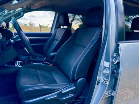 TOYOTA Hilux Caminhonete 2.7 16V 4P SR FLEX CABINE DUPLA, Foto 13