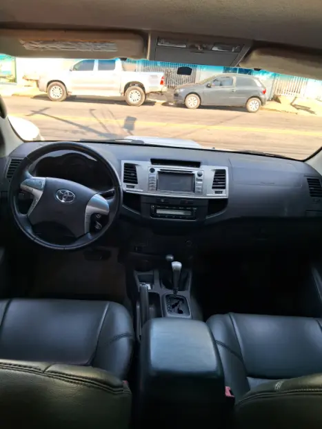 TOYOTA Hilux Caminhonete 3.0 16V 4P 4X4 SRV TURBO DIESEL CABINE DUPLA AUTOMTICO, Foto 6