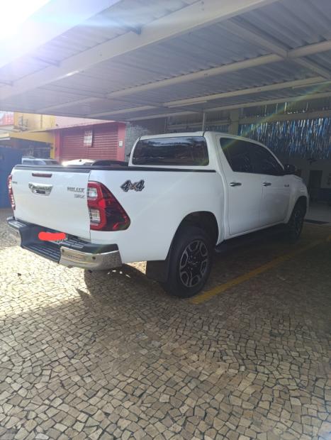 TOYOTA Hilux Caminhonete 2.8 16V SRX 4X4 TURBO DIESEL CABINE DUPLA AUTOMTICO, Foto 4