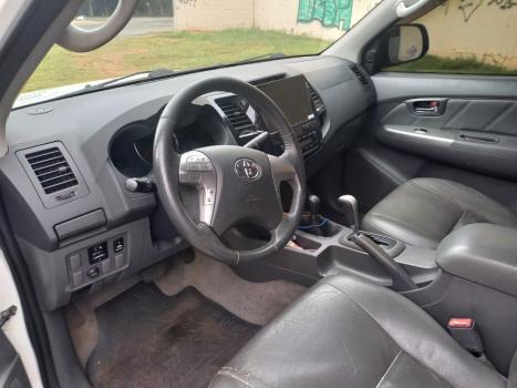 TOYOTA Hilux Caminhonete 2.7 16V 4P SRV FLEX 4X4  CABINE DUPLA AUTOMTICO, Foto 8