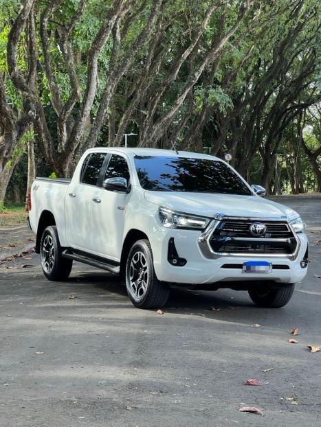 TOYOTA Hilux Caminhonete 2.8 16V SRX 4X4 DIESEL CABINE DUPLA AUTOMTICO, Foto 1