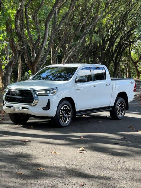 TOYOTA Hilux Caminhonete 2.8 16V SRX 4X4 DIESEL CABINE DUPLA AUTOMTICO, Foto 3