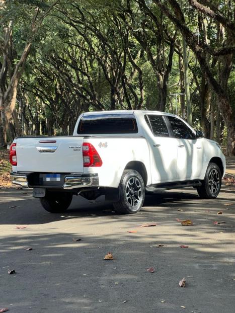 TOYOTA Hilux Caminhonete 2.8 16V SRX 4X4 DIESEL CABINE DUPLA AUTOMTICO, Foto 5