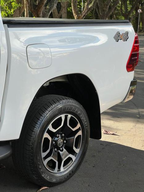 TOYOTA Hilux Caminhonete 2.8 16V SRX 4X4 DIESEL CABINE DUPLA AUTOMTICO, Foto 10