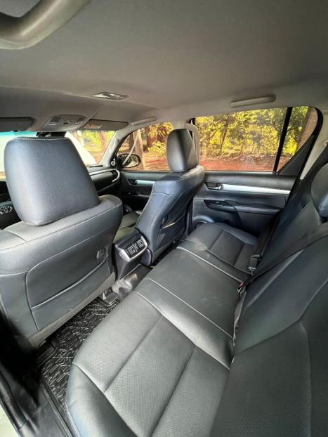 TOYOTA Hilux Caminhonete 2.8 16V SRX 4X4 DIESEL CABINE DUPLA AUTOMTICO, Foto 15