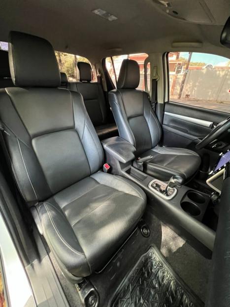 TOYOTA Hilux Caminhonete 2.8 16V SRX 4X4 DIESEL CABINE DUPLA AUTOMTICO, Foto 16