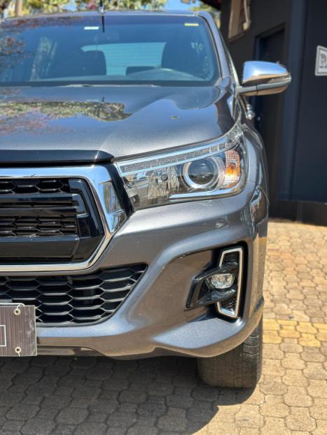TOYOTA Hilux Caminhonete 2.8 16V 4P SR 4X4 DIESEL CABINE DUPLA AUTOMTICO, Foto 4
