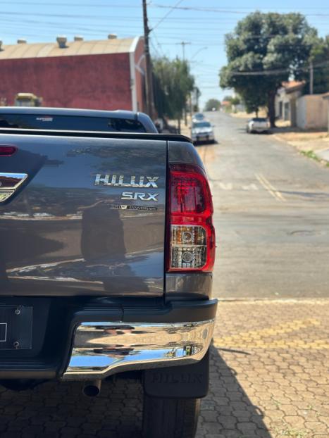 TOYOTA Hilux Caminhonete 2.8 16V 4P SR 4X4 DIESEL CABINE DUPLA AUTOMTICO, Foto 10