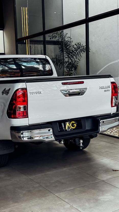TOYOTA Hilux Caminhonete 2.8 16V SRV 4X4 DIESEL CABINE DUPLA AUTOMTICO, Foto 8