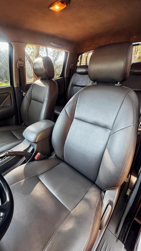 TOYOTA Hilux Caminhonete 3.0 4P 4X4 SRV TURBO DIESEL CABINE DUPLA AUTOMTICO, Foto 8