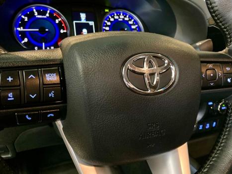 TOYOTA Hilux Caminhonete 2.8 16V SRX 4X4 TURBO DIESEL CABINE DUPLA AUTOMTICO, Foto 15