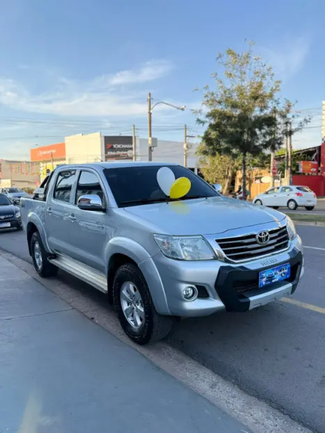 TOYOTA Hilux Caminhonete 2.7 16V 4P SRV FLEX 4X4  CABINE DUPLA AUTOMTICO, Foto 2