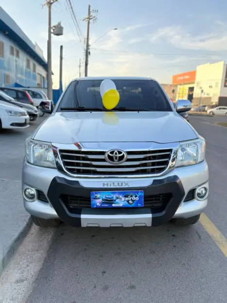 TOYOTA Hilux Caminhonete 2.7 16V 4P SRV FLEX 4X4  CABINE DUPLA AUTOMTICO, Foto 3