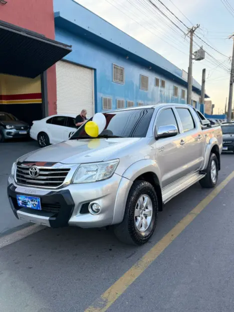 TOYOTA Hilux Caminhonete 2.7 16V 4P SRV FLEX 4X4  CABINE DUPLA AUTOMTICO, Foto 4