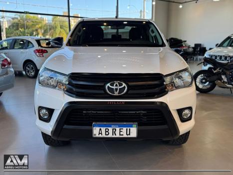 TOYOTA Hilux Caminhonete 2.8 16V 4P SR 4X4 DIESEL CHALLENGE CABINE DUPLA AUTOMTICO, Foto 2