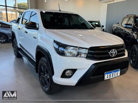 TOYOTA Hilux Caminhonete 2.8 16V 4P SR 4X4 DIESEL CHALLENGE CABINE DUPLA AUTOMTICO, Foto 3