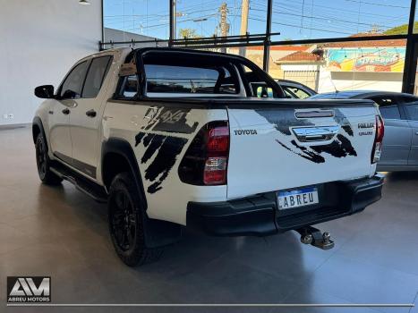 TOYOTA Hilux Caminhonete 2.8 16V 4P SR 4X4 DIESEL CHALLENGE CABINE DUPLA AUTOMTICO, Foto 6