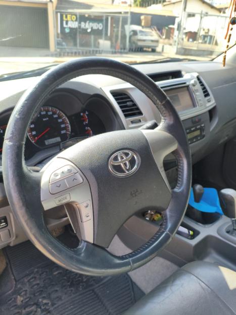 TOYOTA Hilux Caminhonete 3.0 4P 4X4 SRV TURBO DIESEL CABINE DUPLA LIMITED EDITION AUTOMTICO, Foto 9