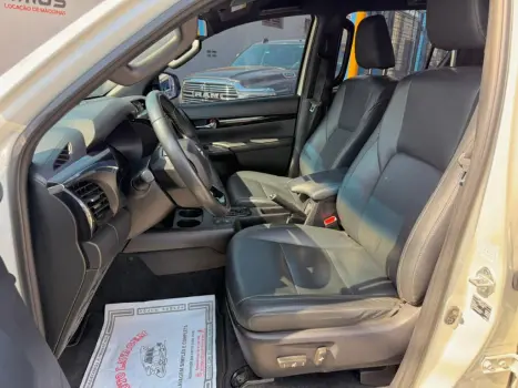 TOYOTA Hilux Caminhonete 2.8 16V SRX 50 ANOS 4X4 TURBO DIESEL CABINE DUPLA AUTOMTICO, Foto 7