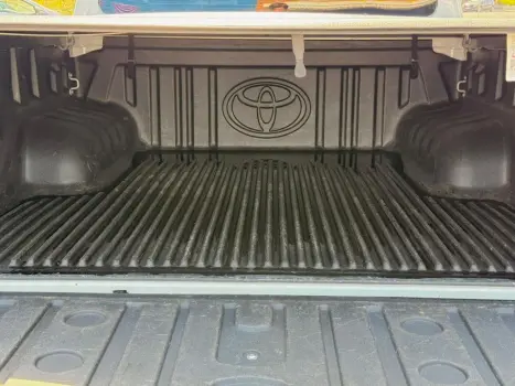 TOYOTA Hilux Caminhonete 2.8 16V SRX 50 ANOS 4X4 TURBO DIESEL CABINE DUPLA AUTOMTICO, Foto 14
