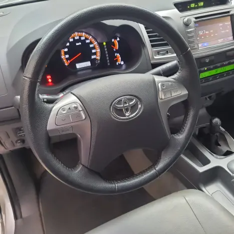 TOYOTA Hilux Caminhonete 3.0 4P 4X4 SRV TURBO DIESEL TOP CABINE DUPLA AUTOMTICO, Foto 14