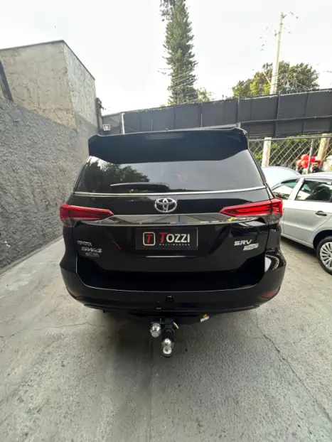 TOYOTA Hilux SW4 2.7 16V 4P FLEX SRV 7 LUGARES AUTOMTICO, Foto 4