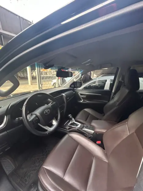TOYOTA Hilux SW4 2.7 16V 4P FLEX SRV 7 LUGARES AUTOMTICO, Foto 6