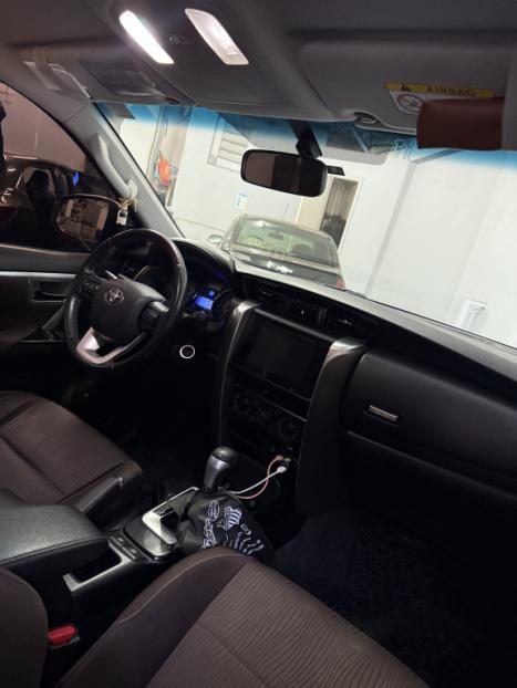 TOYOTA Hilux SW4 2.7 16V 4P FLEX SRV 7 LUGARES AUTOMTICO, Foto 6