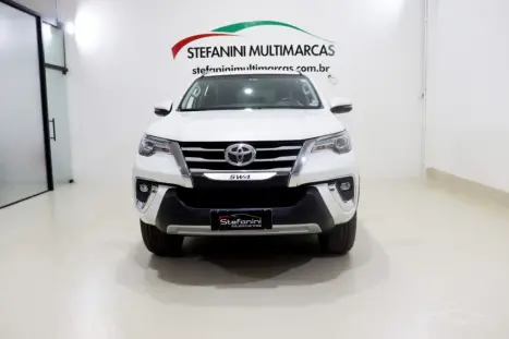 TOYOTA Hilux SW4 2.8 16V 4P SRX 4X4 7 LUGARES TURBO DIESEL AUTOMTICO, Foto 2