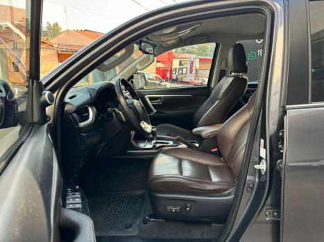 TOYOTA Hilux SW4 2.8 16V 4P SRX 4X4 7 LUGARES TURBO DIESEL AUTOMTICO, Foto 13