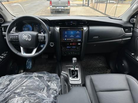 TOYOTA Hilux SW4 2.8 16V 4P SRX PLATINUM 4X4 7 LUGARES TURBO DIESEL AUTOMTICO, Foto 8