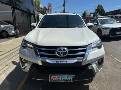 TOYOTA Hilux SW4 2.8 16V 4P SRX 4X4 7 LUGARES TURBO DIESEL AUTOMTICO, Foto 3