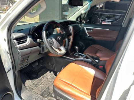 TOYOTA Hilux SW4 2.8 16V 4P SRX 4X4 7 LUGARES TURBO DIESEL AUTOMTICO, Foto 11