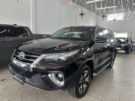 TOYOTA Hilux SW4 2.8 4P SRX 4X4 TURBO DIESEL AUTOMTICO, Foto 3