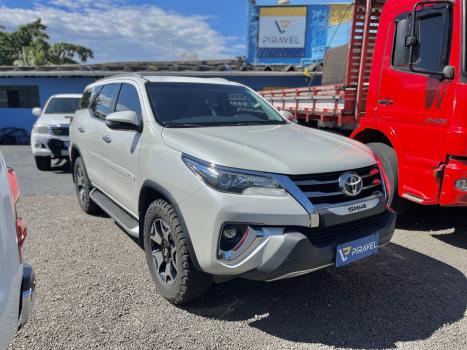 TOYOTA Hilux SW4 2.8 4P SRX 4X4 DIAMOND 7 LUGARES TURBO DIESEL AUTOMTICO, Foto 1